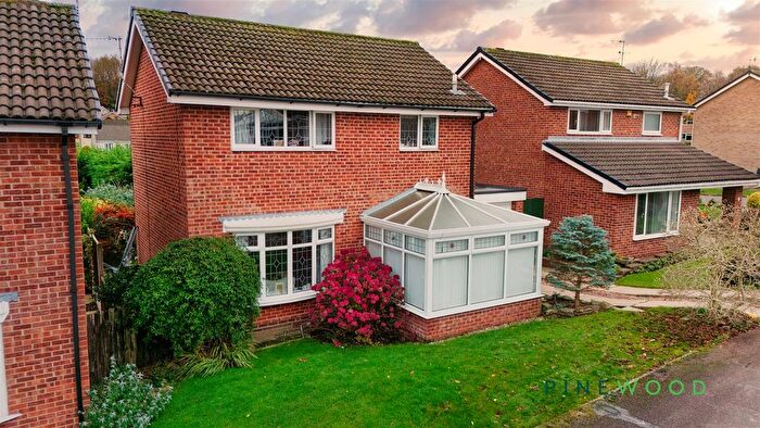 3 Bedroom Detached House For Sale In Thorndon Way, Walton, Chesterfield, Derbyshire, S40