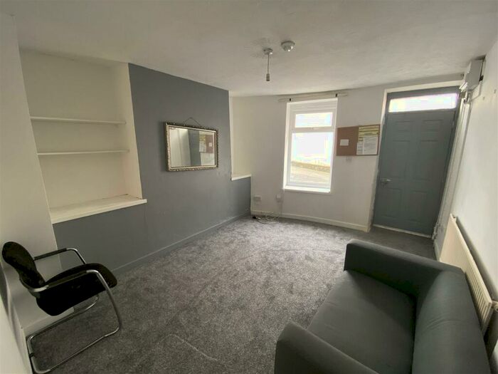 4 Bedroom Flat To Rent In Park Street, Pontypridd, CF37