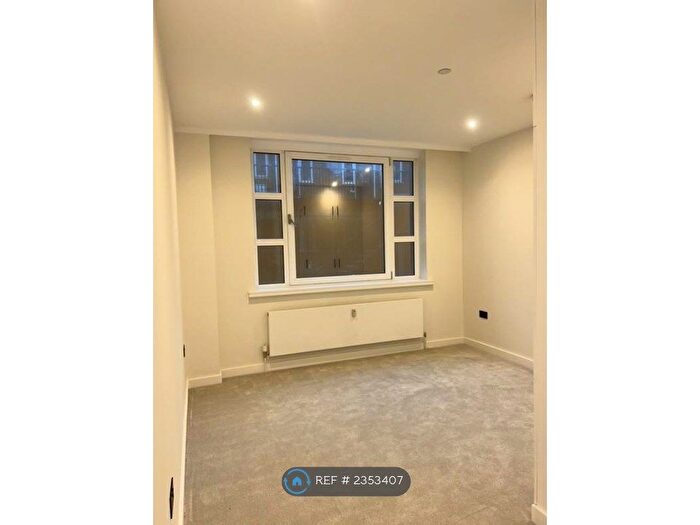 2 Bedroom Flat To Rent In Church Street East, Woking, GU21