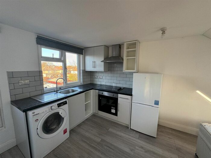 Studio To Rent In Taunton Avenue, Hounslow, TW3