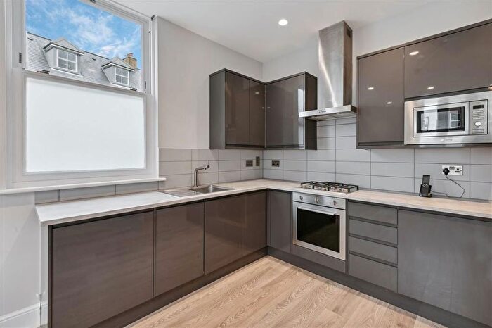 2 Bedroom Flat To Rent In Stanley Road, Teddington, TW11