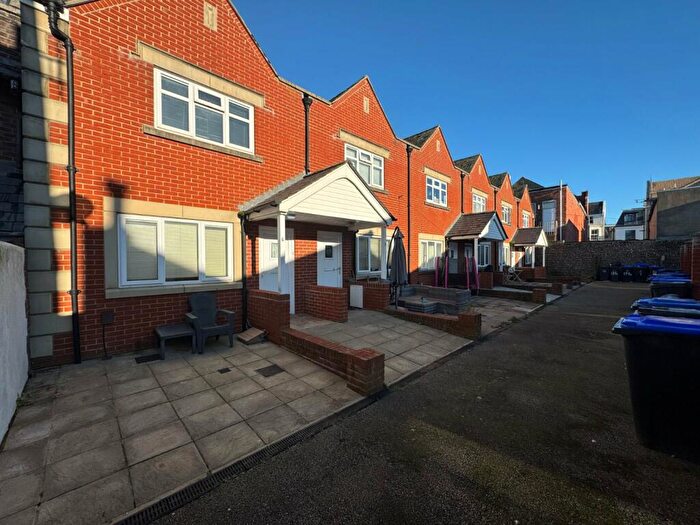 2 Bedroom End Of Terrace House To Rent In Amo Mews, Worthing, West Sussex, BN11