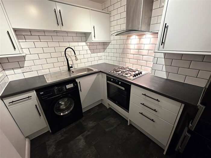 2 Bedroom Flat To Rent In Deanston Drive, Shawlands, Glasgow, G41
