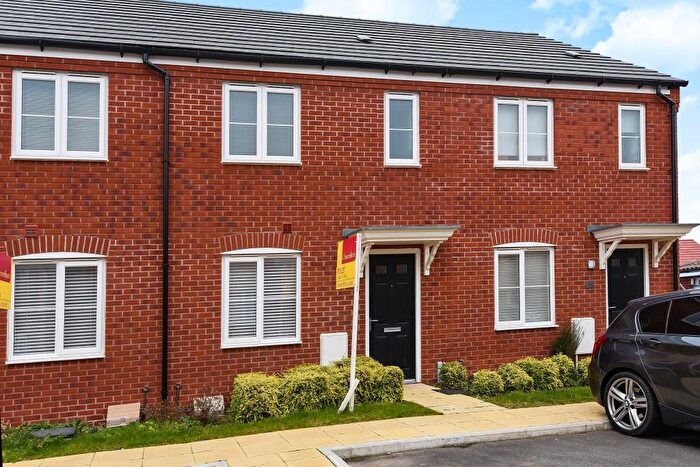 2 Bedroom Semi-Detached House To Rent In Ruskin Close, Botley, OX2