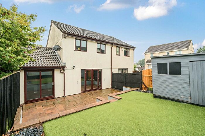 3 Bedroom Semi-Detached House For Sale In Hazeldene Close, Ivybridge, PL21