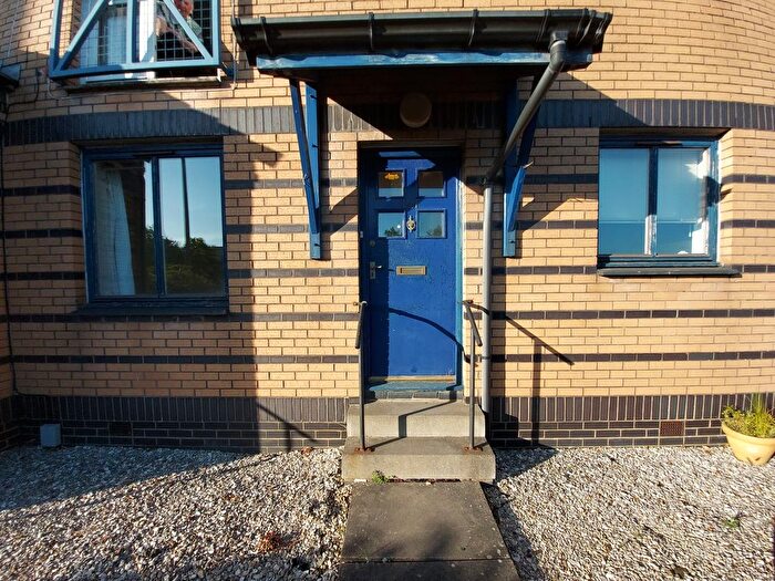 2 Bedroom Flat For Sale In Glasgow Road, Clydebank, G81