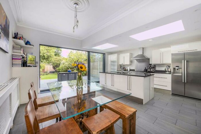 4 Bedroom House To Rent In Barnard Hill, London, N10