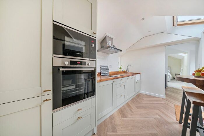 2 Bedroom Cottage For Sale In Longcot Road, Shrivenham, Swindon, SN6