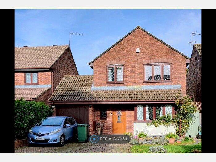 4 Bedroom Detached House To Rent In Thurnham Way, Surrey, KT20