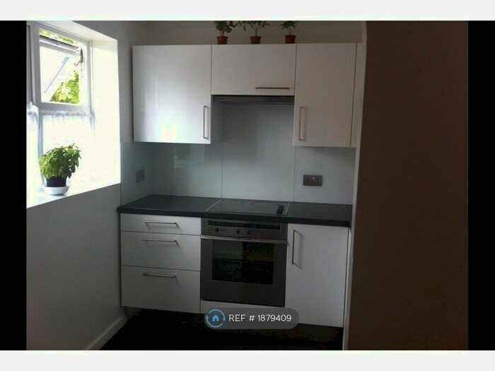 1 Bedroom Flat To Rent In Rossetti Road, London, SE16