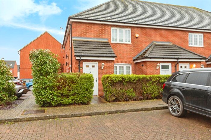 2 Bedroom House For Sale In Hancock Close, Aylesbury, HP21