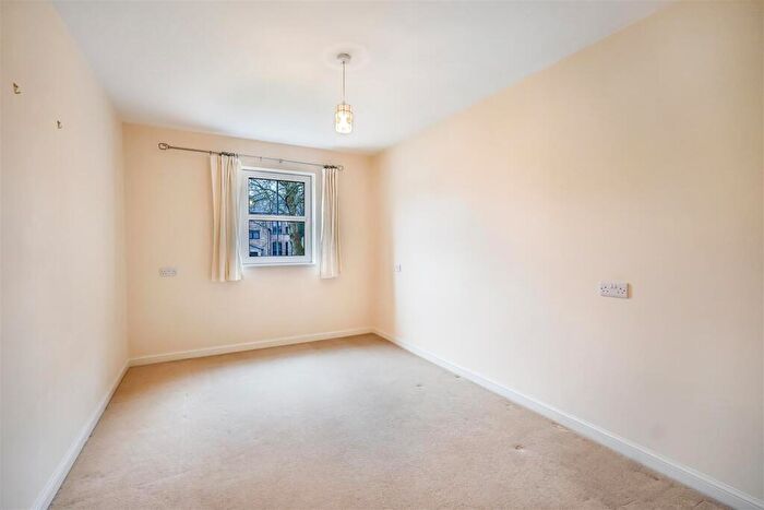 3 Bedroom Apartment For Sale In Trinity Mews, Darlington, DL3