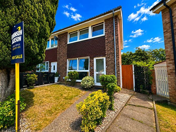 3 Bedroom End Of Terrace House For Sale In Rayleas Close, Shooters Hill, London, SE18