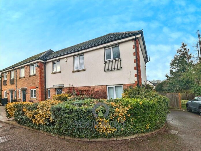3 Bedroom Semi-Detached House To Rent In Summerleas Close, Hemel Hempstead, Hertfordshire, HP2