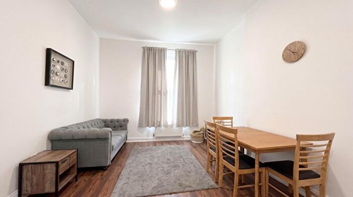 2 Bedroom Flat To Rent In Harrow Road, Maida Vale, London, W9