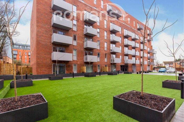 1 Bedroom Flat To Rent In Petersfield Avenue, Slough SL2