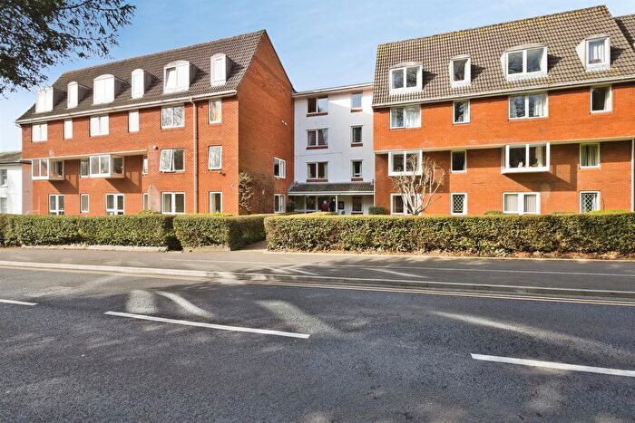 1 Bedroom Flat For Sale In Hendford, Yeovil, BA20