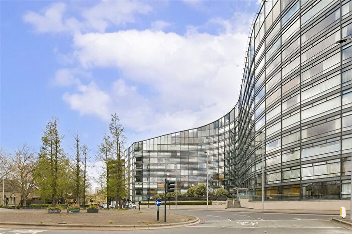 3 Bedroom Flat To Rent In Albert Embankment, Albert Embankment, SE1