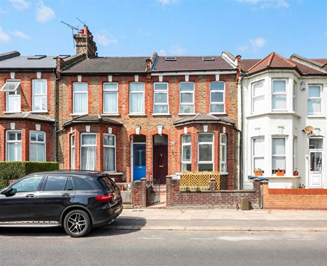 2 Bedroom Apartment For Sale In Squires Lane, Finchley, N3