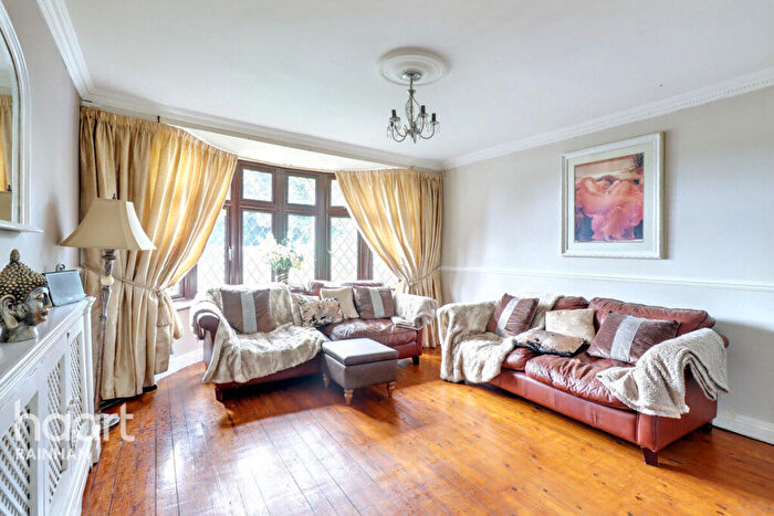 3 Bedroom Detached House For Sale In Lambs Lane South, Rainham, RM13