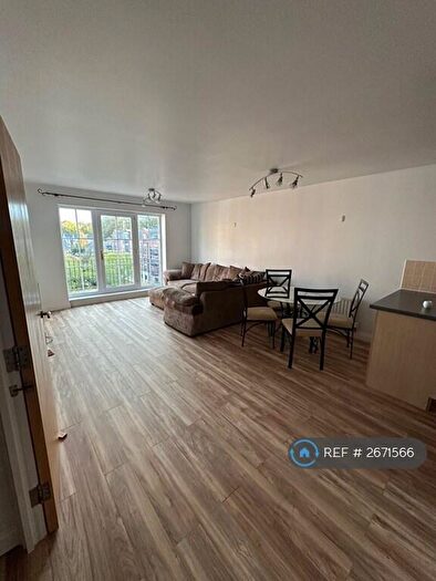 2 Bedroom Flat To Rent In Carisbrooke Road, Leeds, LS16