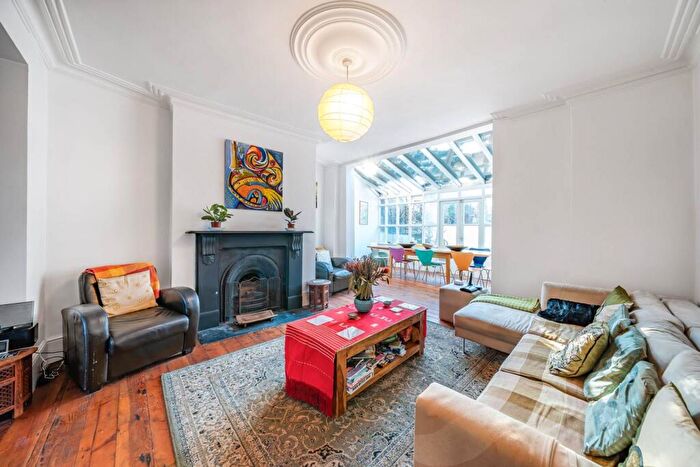 6 Bedroom Terraced House For Sale In Amhurst Road, Stoke Newington, London, N16