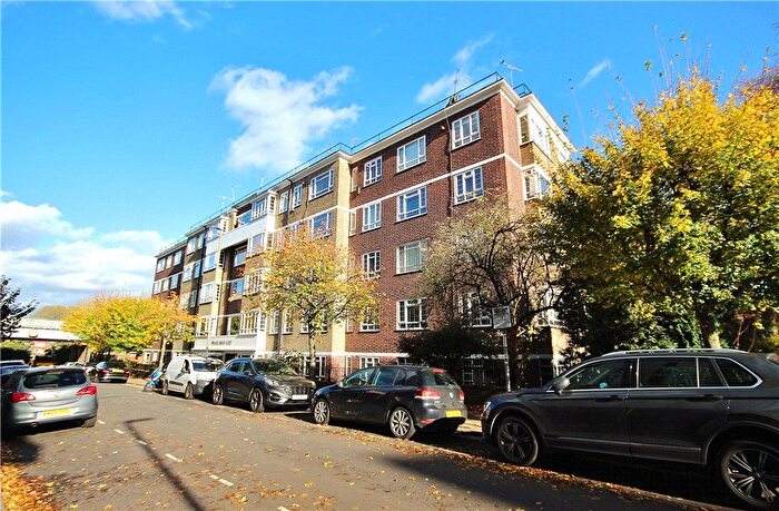 2 Bedroom Flat To Rent In Woodlands Way, Putney, SW15
