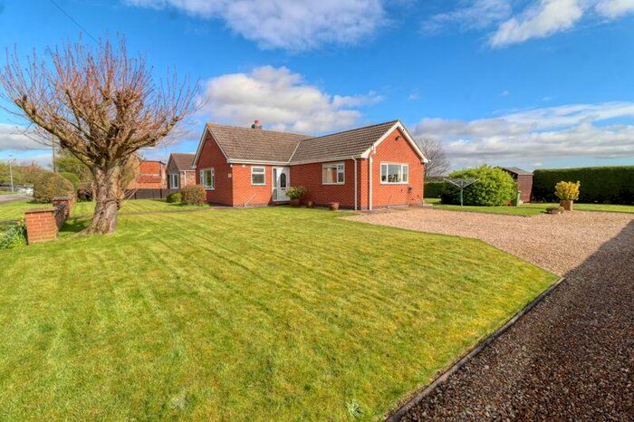 3 Bedroom Detached Bungalow For Sale In Eastoft Road, Luddington, DN17