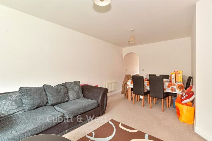 2 Bedroom Apartment For Sale In Lucas Close, Maidenbower, Crawley, West Sussex, RH10