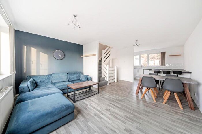 3 Bedroom Town House To Rent In Hillbrow Road, Bromley, BR1