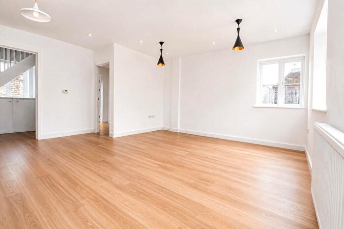 3 Bedroom Apartment To Rent In Station Road, London, SE25
