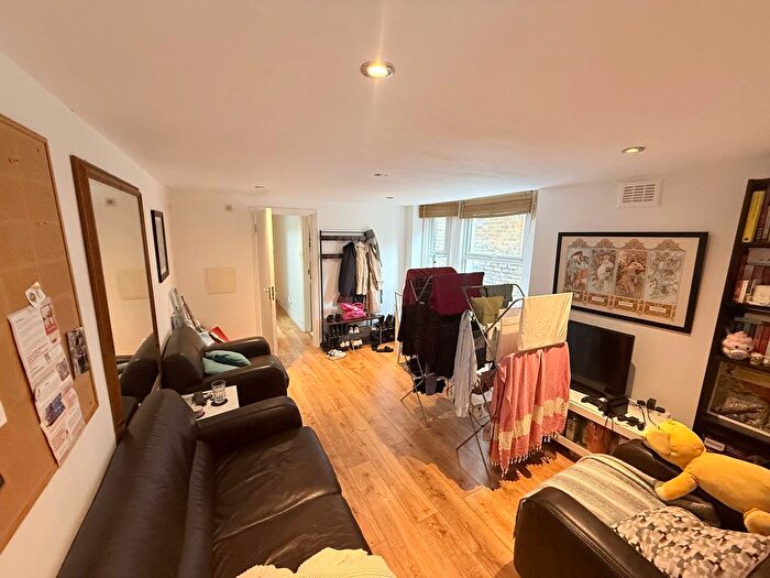 2 Bedroom Flat To Rent In Fentiman Road, London, SW8