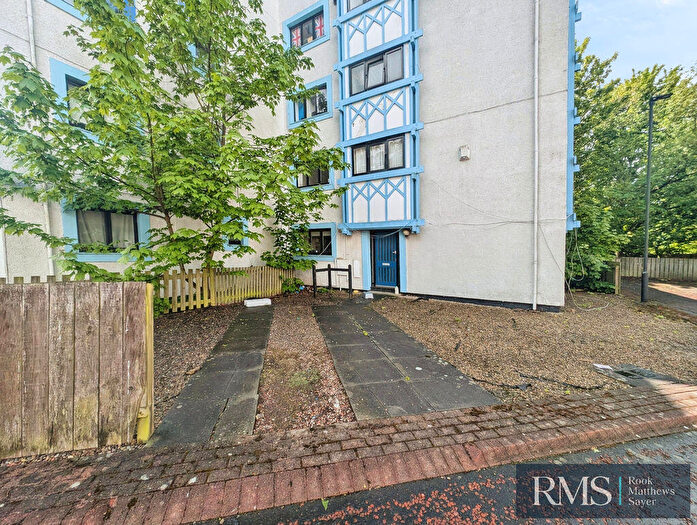 3 Bedroom Maisonette For Sale In Cartington Court, Newcastle Upon Tyne, NE3