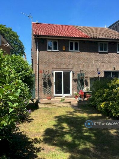 2 Bedroom End Of Terrace House To Rent In Honley Rd, London, SE6