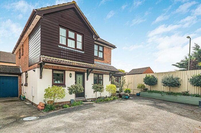 4 Bedroom Detached House For Sale In Glenham Road, Thame, Oxfordshire, OX9