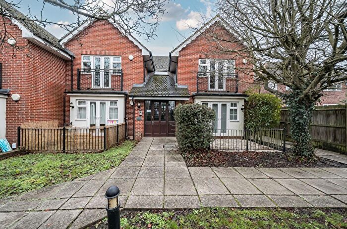 2 Bedroom Flat For Sale In Sadlers Court, Winnersh, Wokingham, Berkshire, RG41