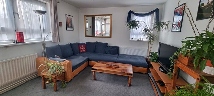 3 Bedroom Flat For Sale In Castlecombe Drive, Wimbledon, London, SW19