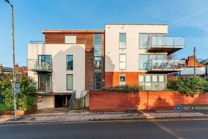 2 Bedroom Flat To Rent In Surbiton Hill Road, Surbiton, KT6