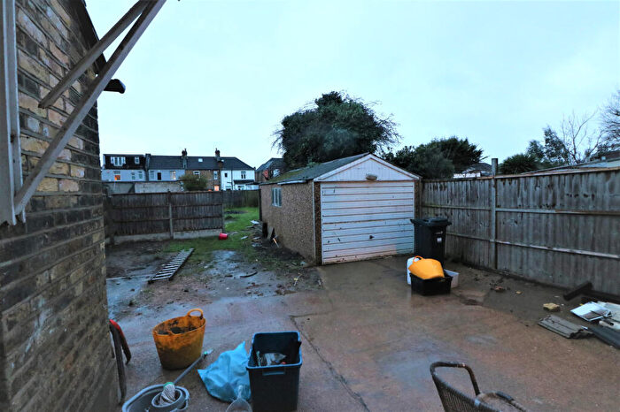 2 Bedroom Flat To Rent In Felbrigge Road, Ilford, Essex, IG3