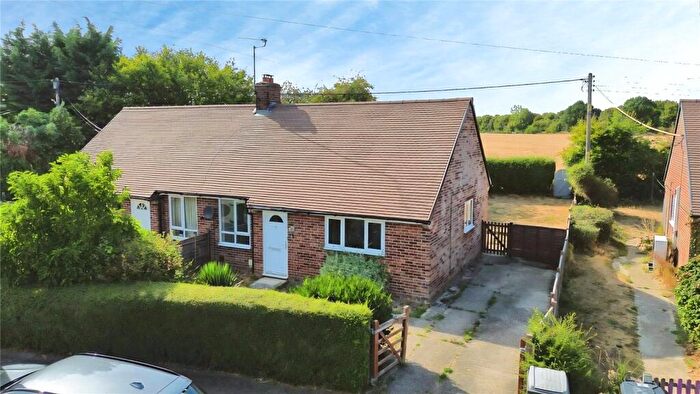 2 Bedroom Bungalow For Sale In Mant Close, Wickham, Newbury, Berkshire, RG20