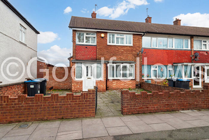 3 Bedroom House To Rent In Eastfields Road, Mitcham, Surrey, CR4