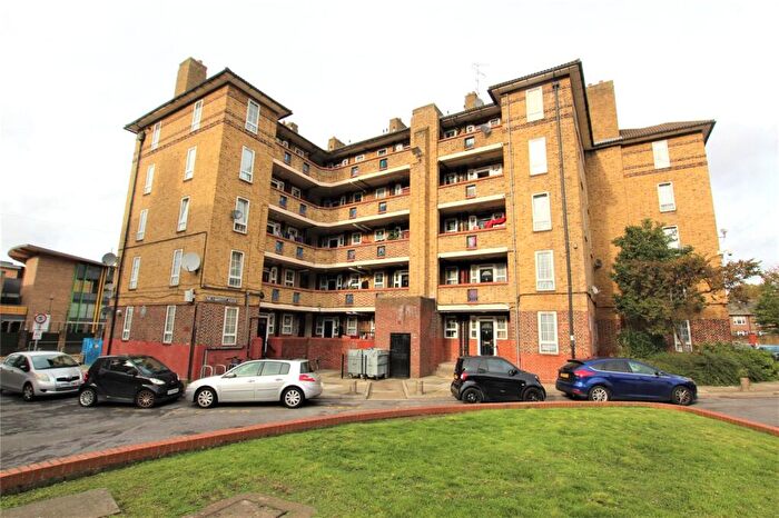 3 Bedroom Apartment To Rent In Devitt House, Wades Place, London, E14