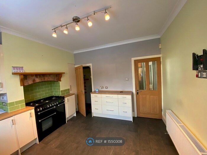 3 Bedroom Terraced House To Rent In Forres Road, Sheffield, S10