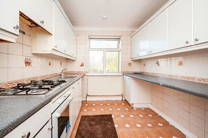 1 Bedroom Flat To Rent In Chessington Parade, Chessington, KT9