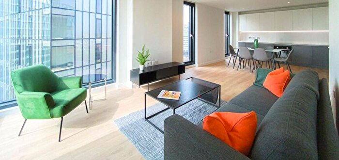 2 Bedroom Flat To Rent In Cromwell Grove, Shepherds Bush, Lonodn, W6