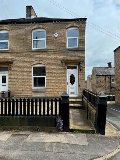 4 Bedroom End Of Terrace House To Rent In Church Street, Moldgreen, Huddersfield, HD5