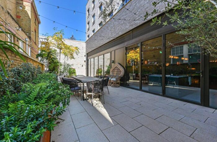 Studio To Rent In Haydon House, Haydon Way, Wandsworth, London, SW11