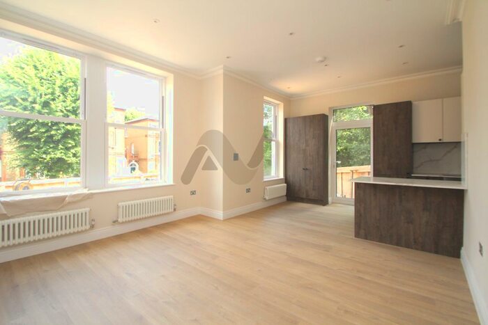 3 Bedroom Flat To Rent In Crouch Hill, London, N8