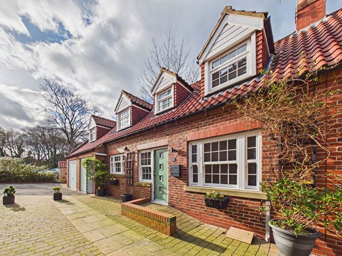 3 Bedroom Cottage For Sale In Byland Road, Whitby, YO21