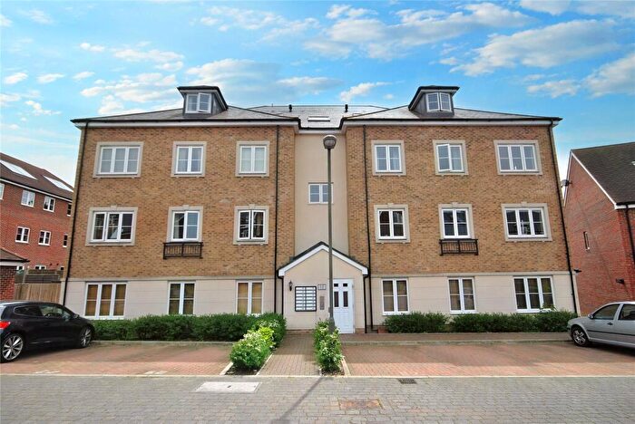2 Bedroom Apartment To Rent In Warren Close, Farnham, Surrey, GU9
